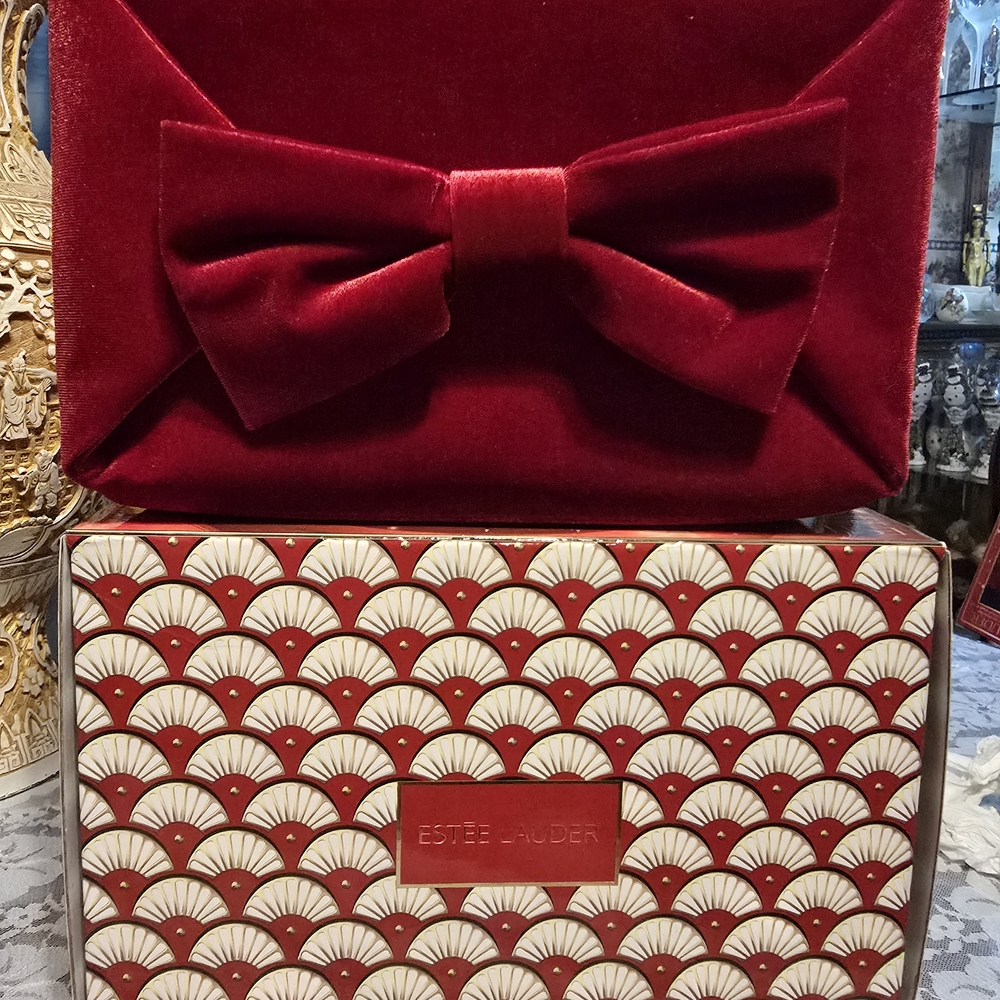 Estee Lauder Red and Gold Beauty Organizer Set - Picture 2 of 2